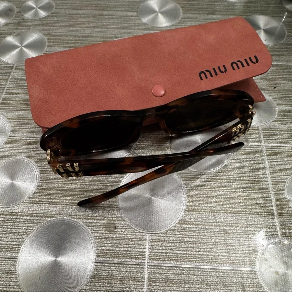 Miu Miu Brown Tortoise Sunglasses with Pink Case - Picture 5 of 6